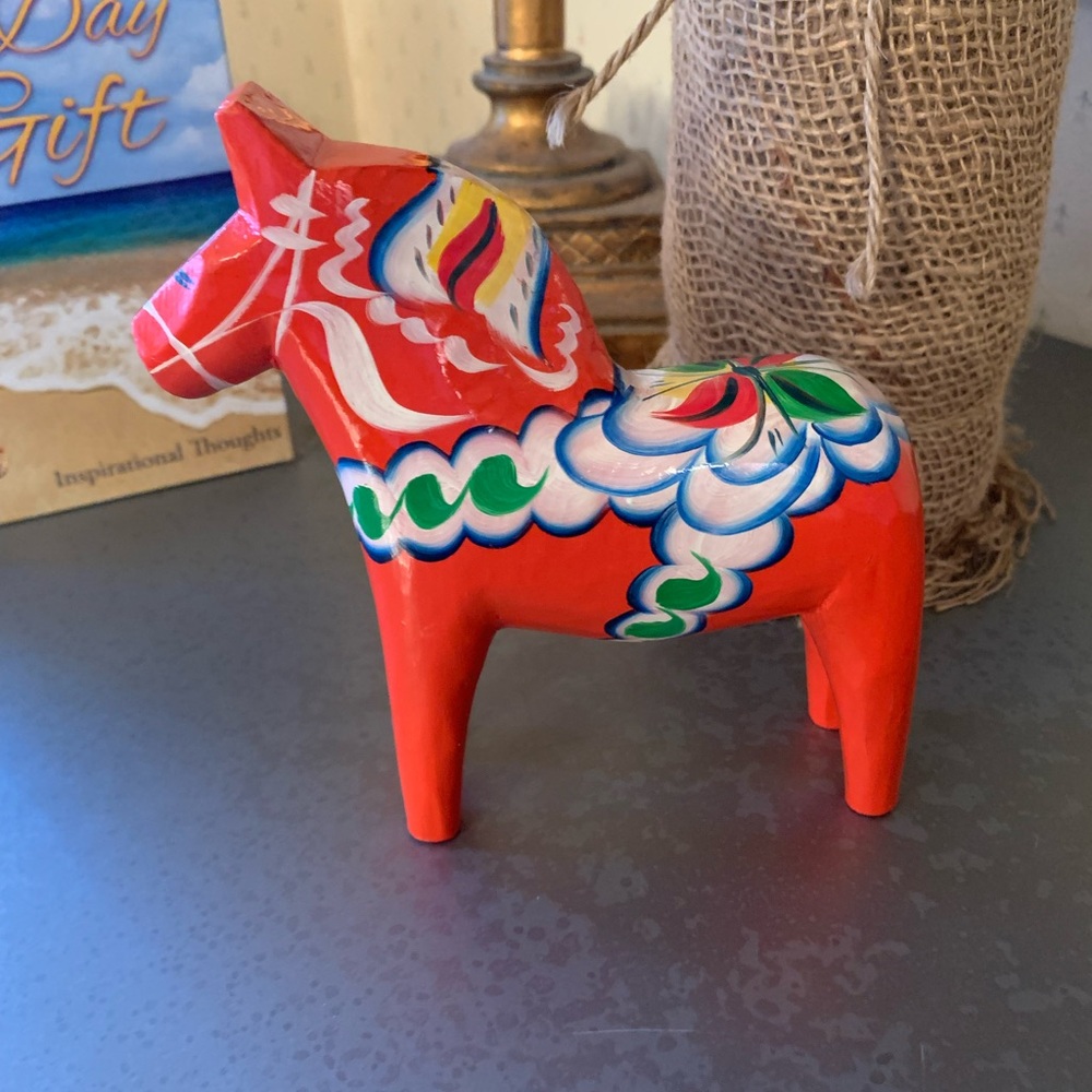 Vintage, SWEDISH ORANGE Dala Folk Art Horse. HANDPAINTED. 6.5 tall and 6 long.
